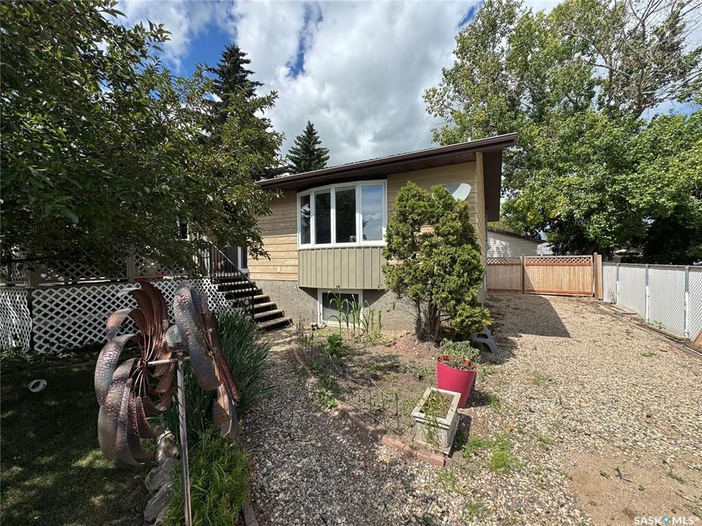 Property Photo:  412 Mountain Street  SK S0G 3V0 