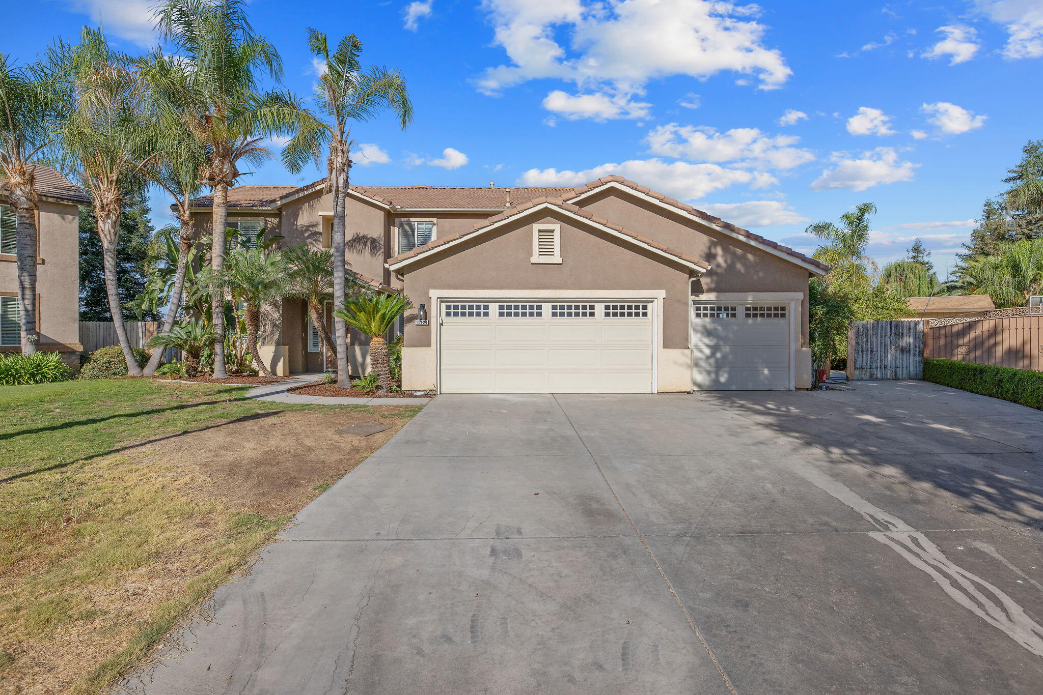 Property Photo: 10424 Malaguena Court CA 93312