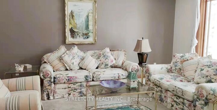Property Photo: 136 Castlegrove Boulevard ON N6G 3T6