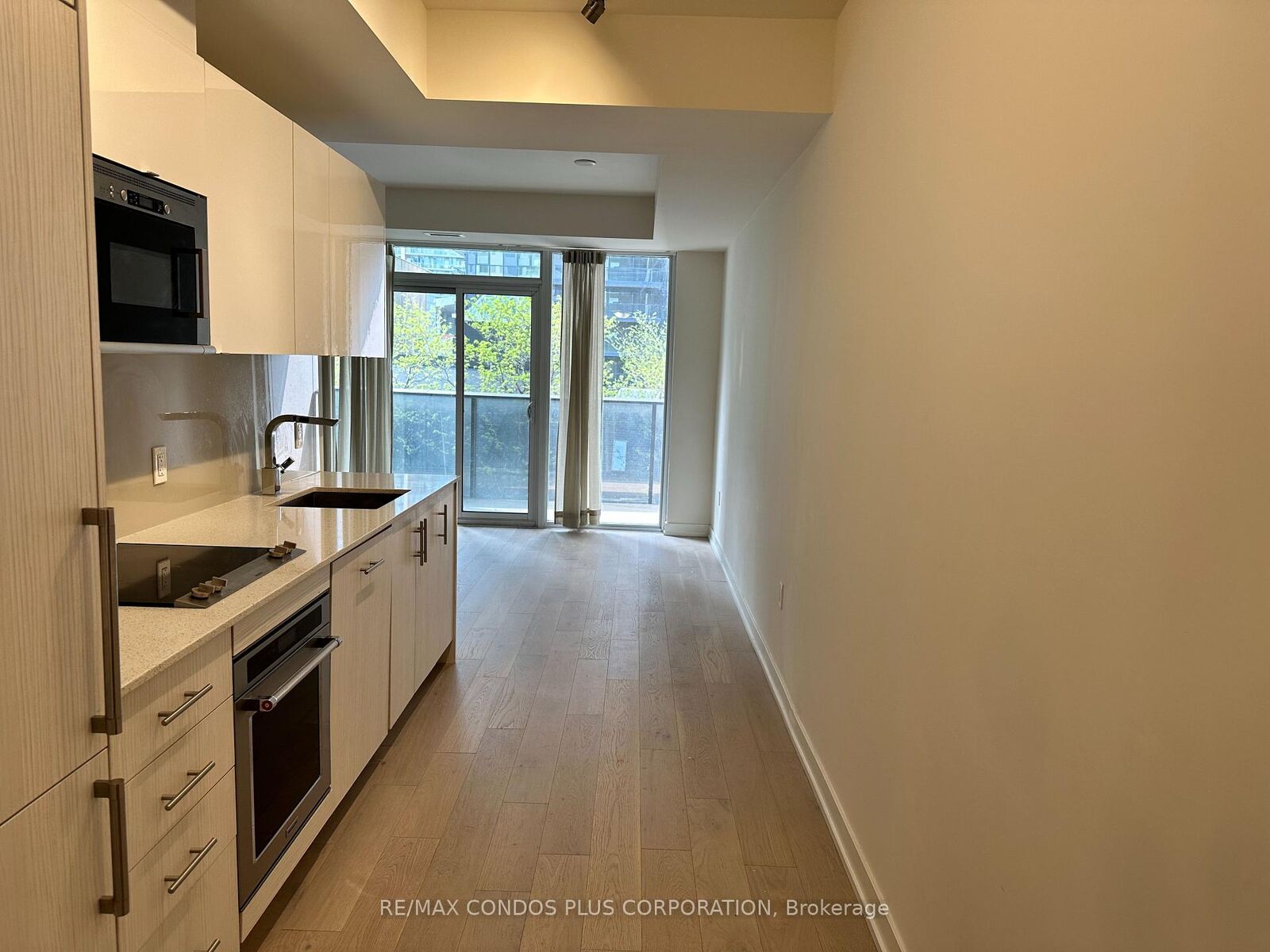 Property Photo: 330 Richmond Street W 518 ON M5V 1X2