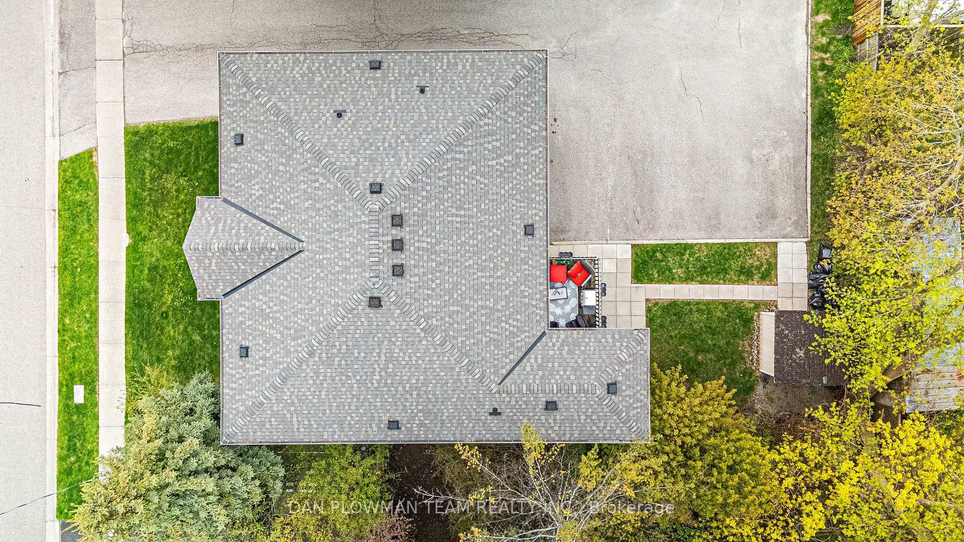 Property Photo:  176 Nassau Street  ON L1J 4A5 