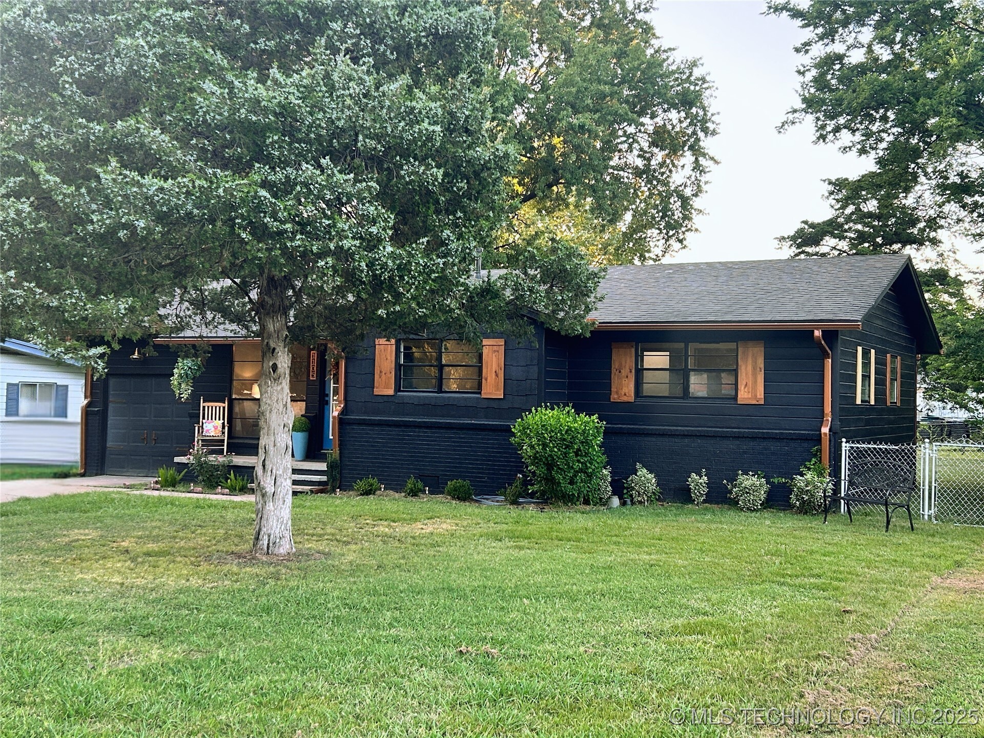 Property Photo:  1105 SE 5th Street  OK 74467 