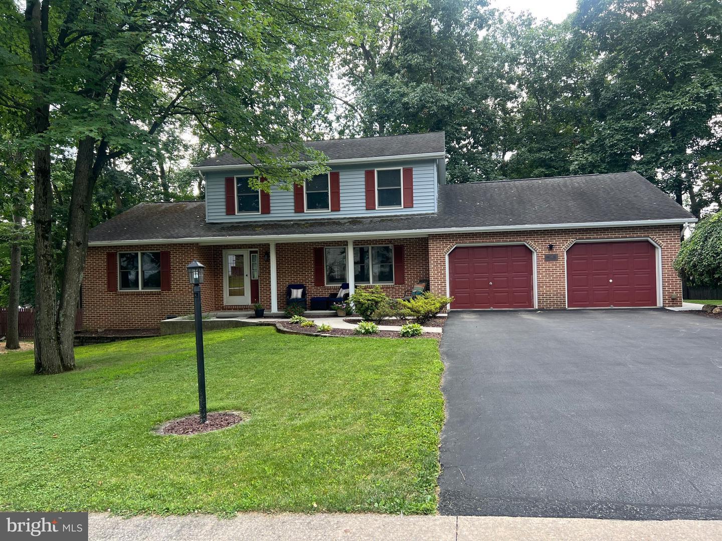 Property Photo: 141 Windsor Court PA 17331