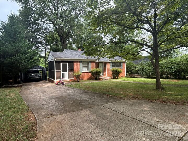Property Photo: 345 Fannie Circle NC 28205