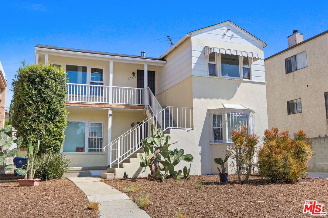 Property Photo: 8521 Saturn St CA 90035