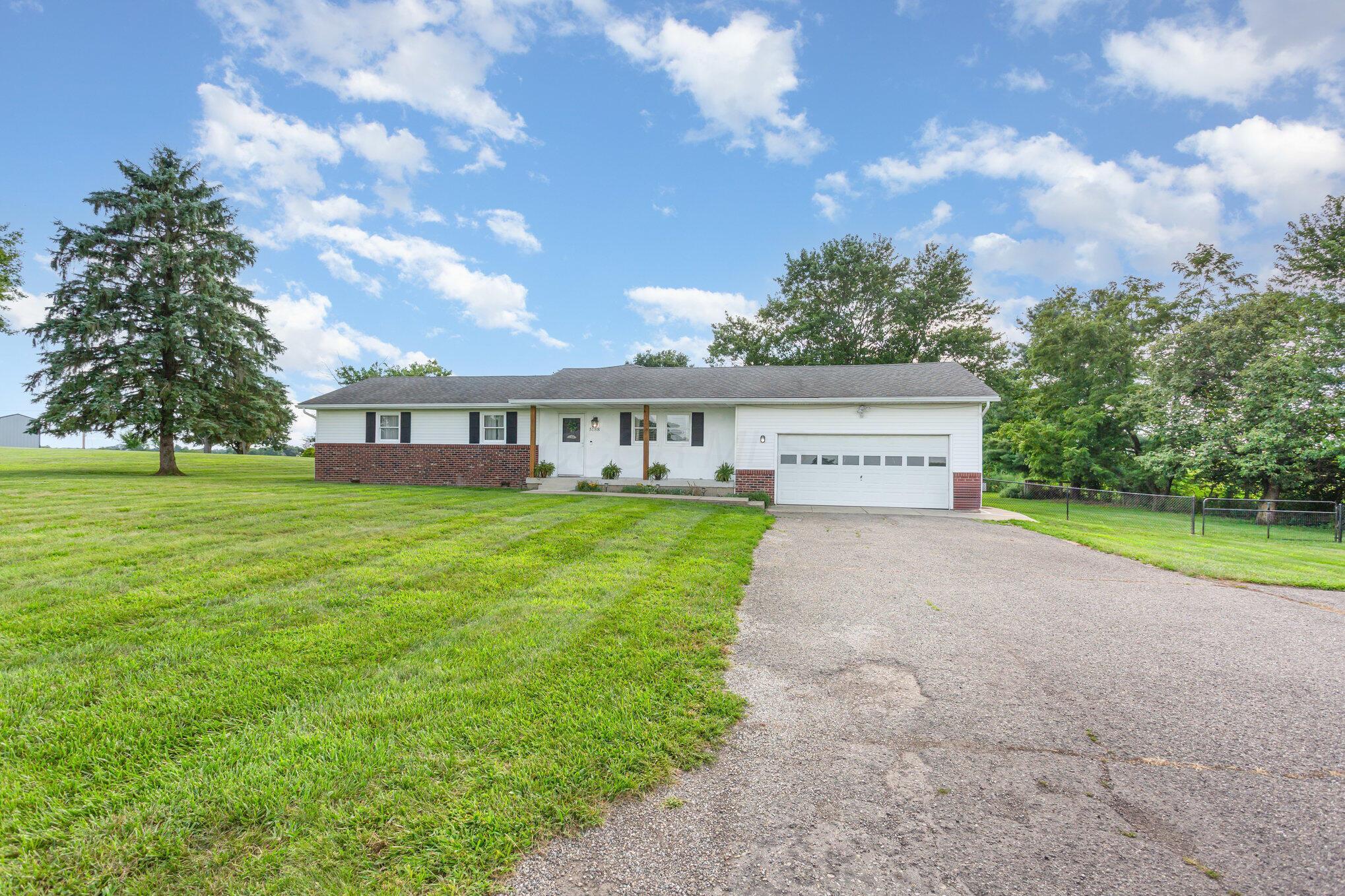 Property Photo: 5188 State Route 753 OH 43160