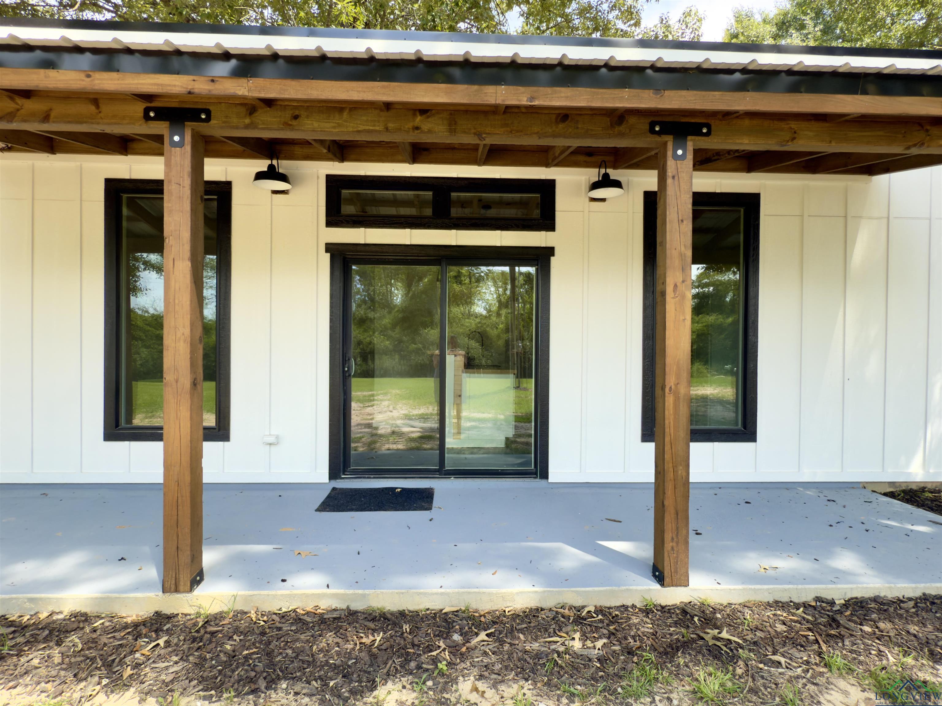 Property Photo:  658 County Road 4564  TX 75555 