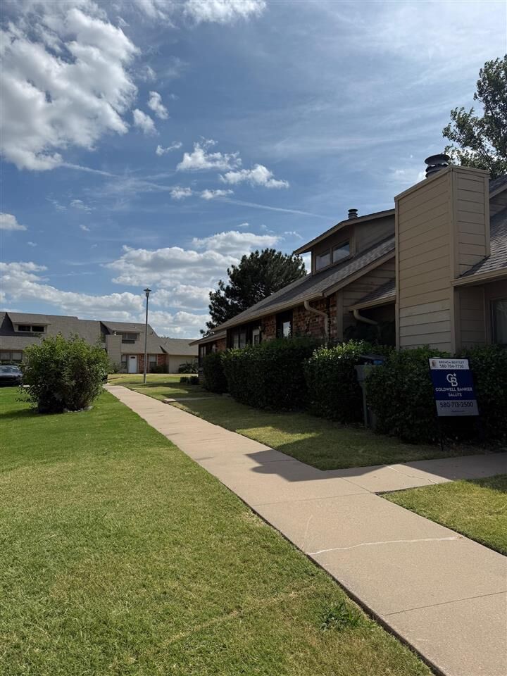 Property Photo:  6818 NW Willow Springs Dr  OK 73505 