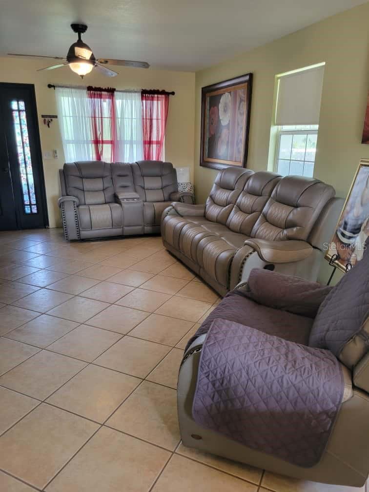 Property Photo:  14445 Commonwealth Avenue N  FL 33868 