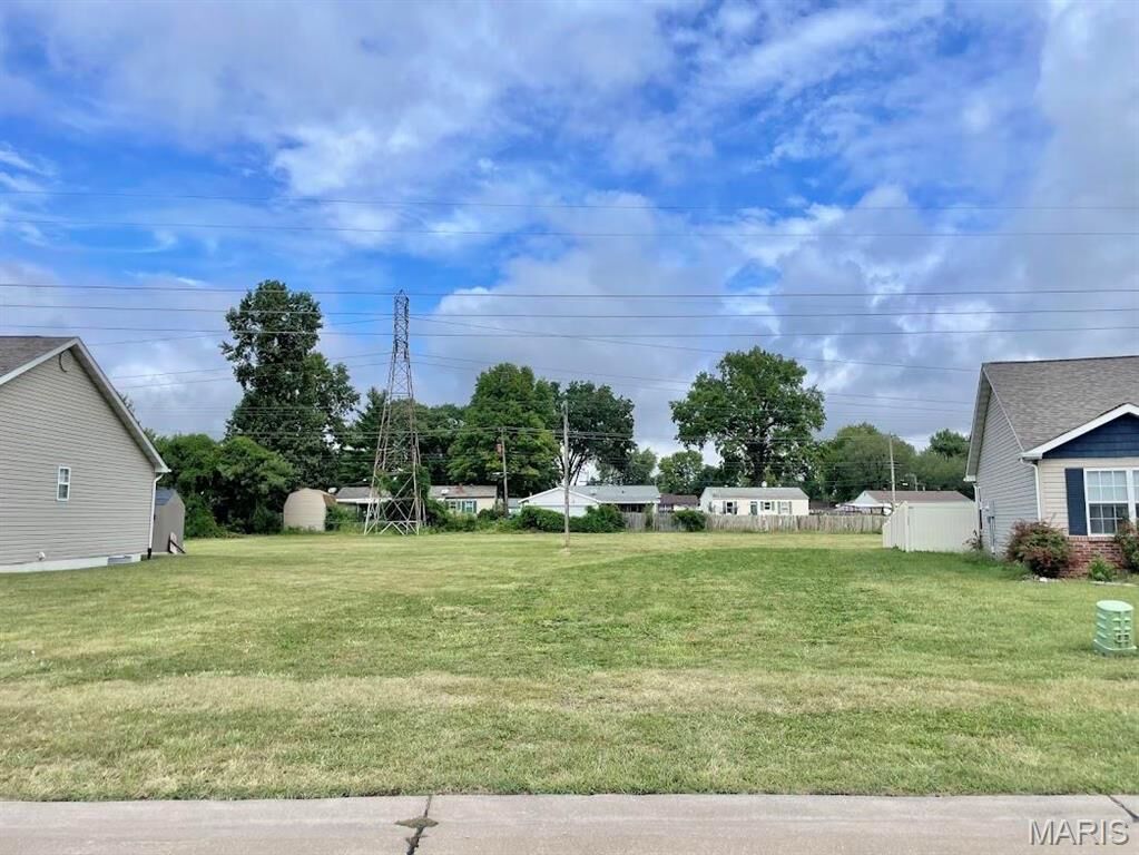 Property Photo:  2321 Hunters Point Drive  IL 62040 