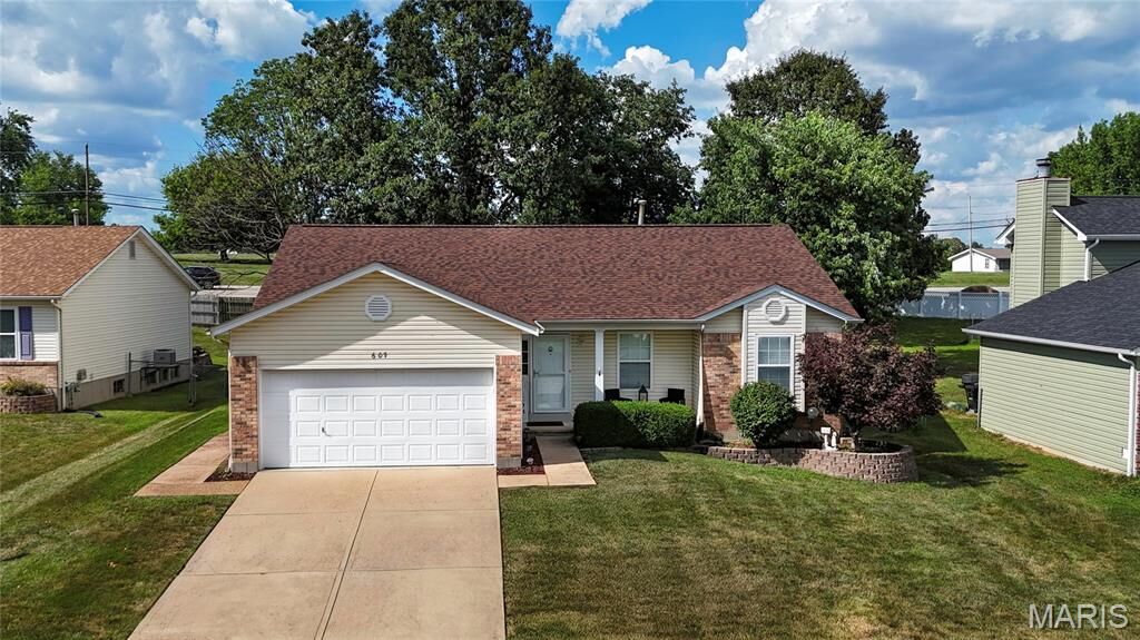 Property Photo:  607 Apple Glen Ct Court  MO 63010 