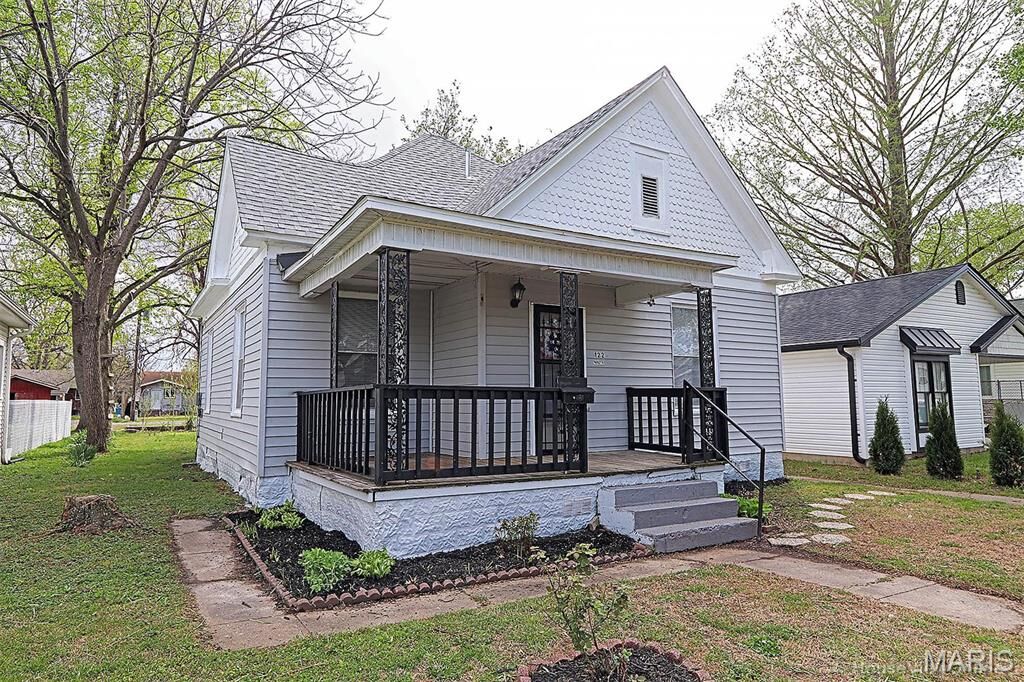 Property Photo: 122 W Parker Avenue MO 63740