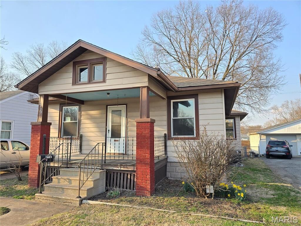 Property Photo:  2125 Woodlawn Avenue  IL 62040
