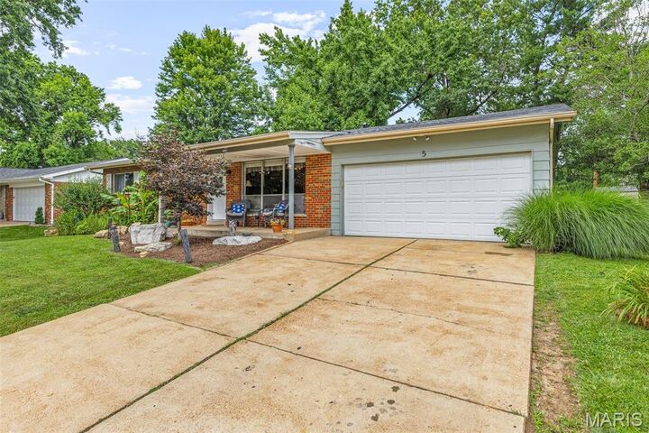 Property Photo: 5 Heathwood Lane MO 63026