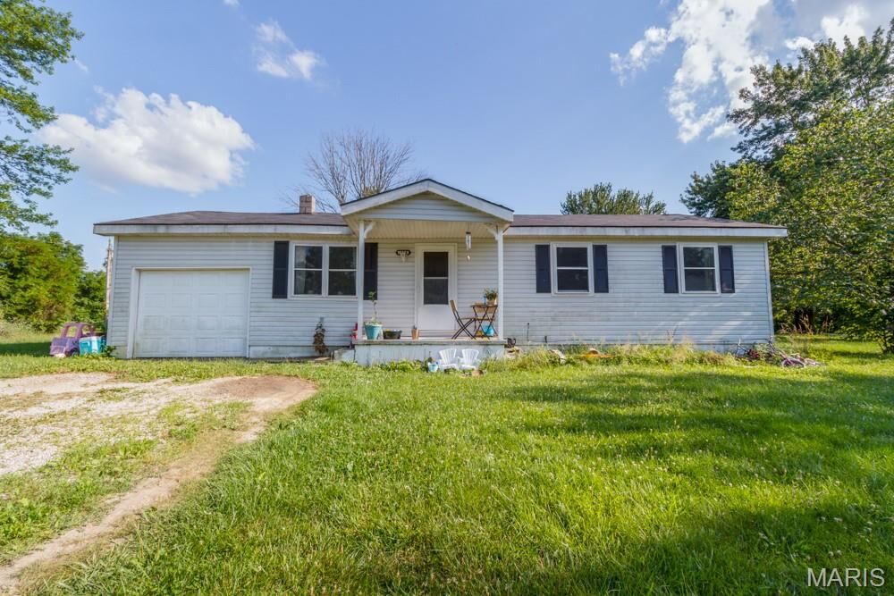 Property Photo:  19220 Diamond Road  MO 65536 
