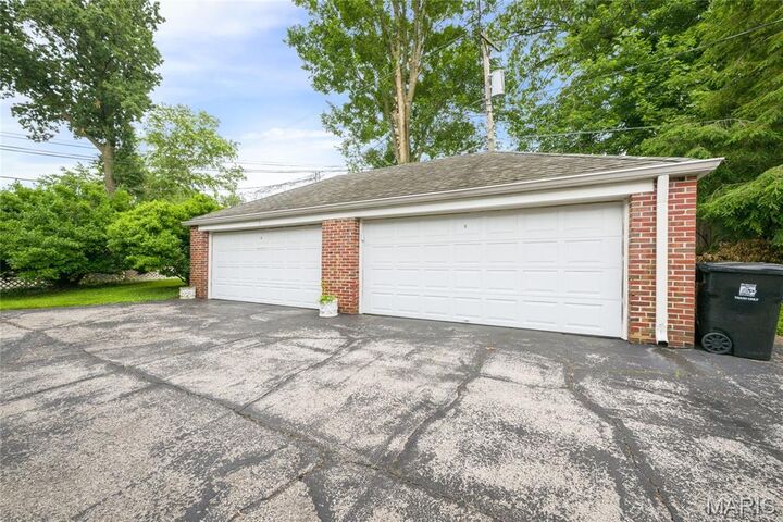 Property Photo:  8100 Delmar Boulevard 1W  MO 63130 