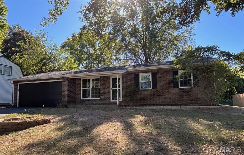 Property Photo:  220 Country Meadow Lane  IL 62221 