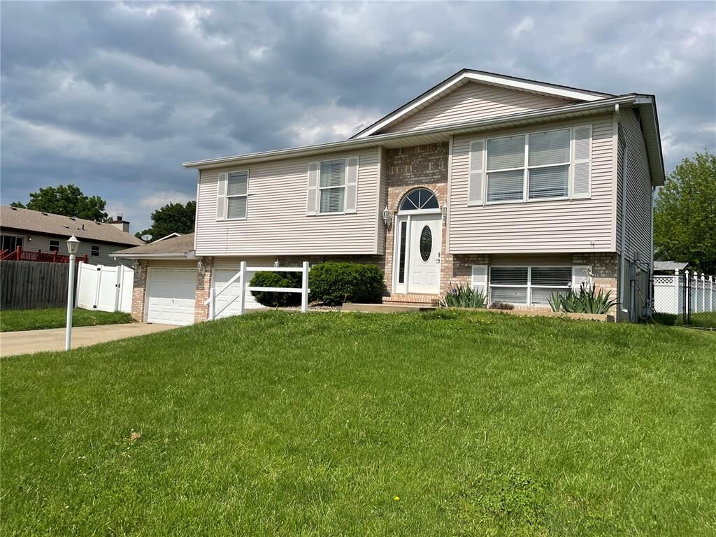 Property Photo: 334 Saint Rose Drive IL 62035