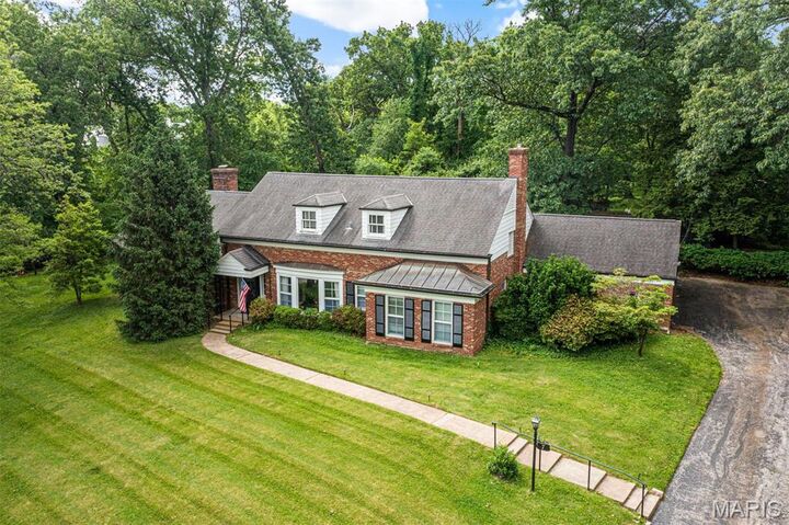 Property Photo: 7 Robin Hill Lane MO 63124