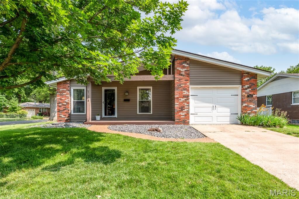 Property Photo:  725 Yale Avenue  IL 62025 
