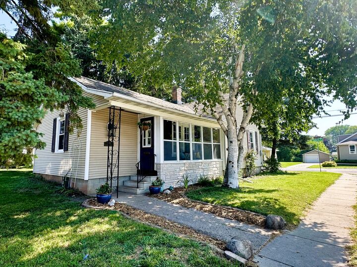 704 Bismarck Ave  Oshkosh WI 54902 photo