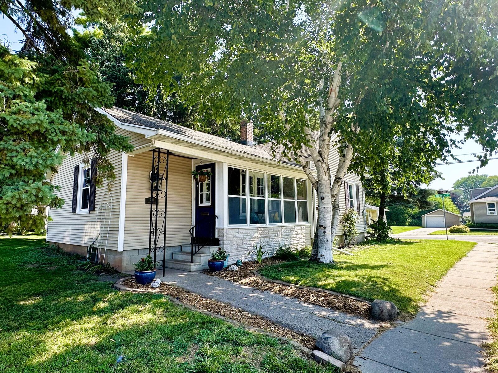Property Photo: 704 Bismarck Ave WI 54902