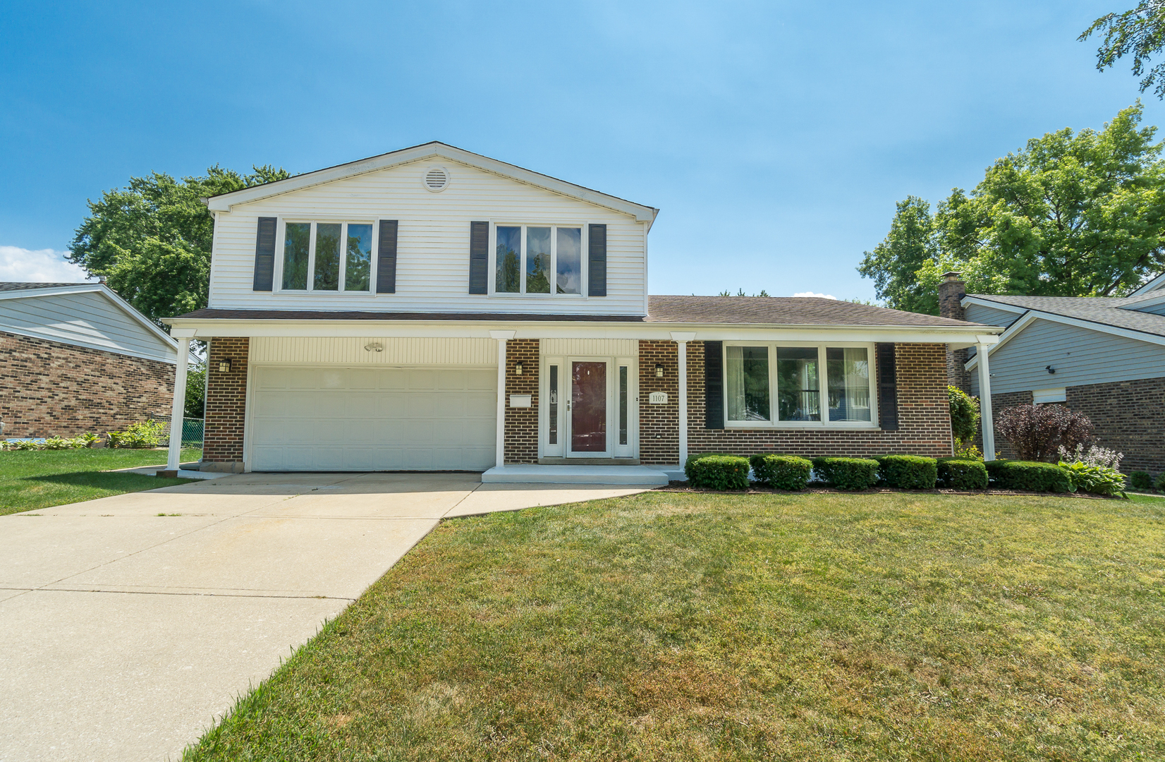 Property Photo:  1107 W White Oak Street  IL 60005 