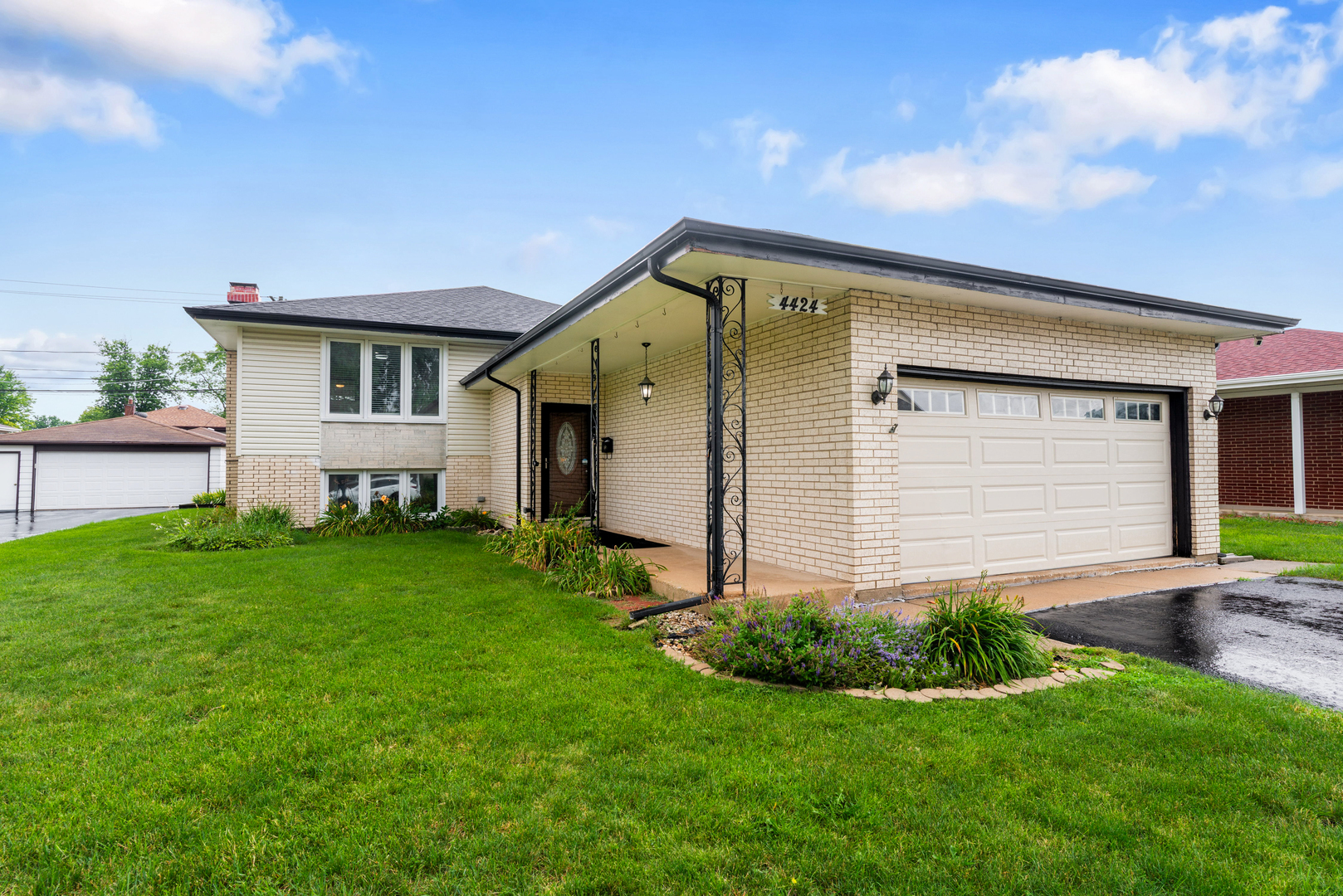 Property Photo: 4424 Maple Avenue IL 60513