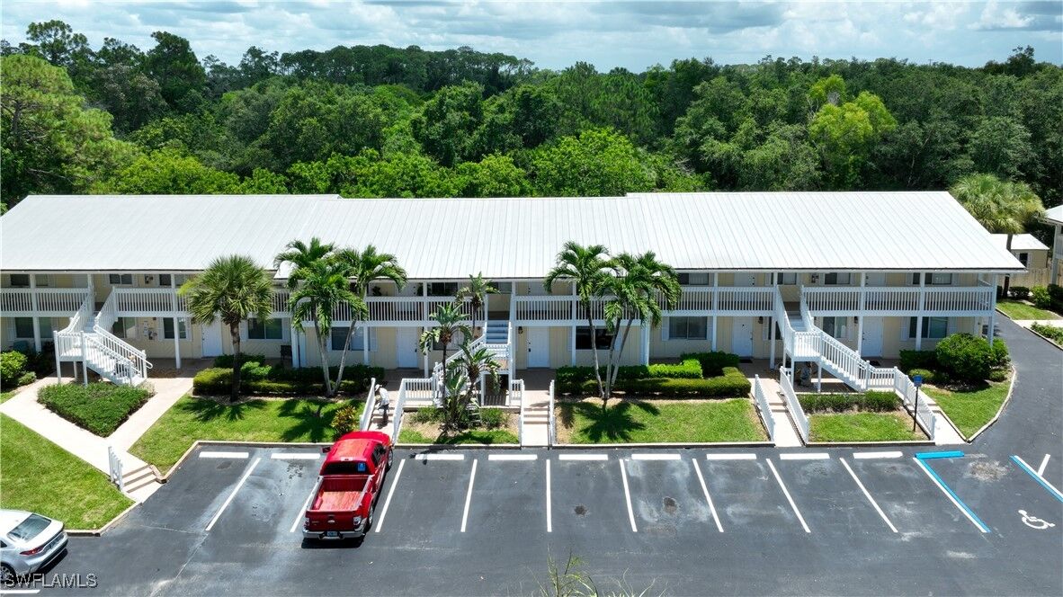 Property Photo: 4621 Bayshore Drive Q4 FL 34112