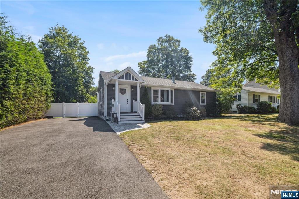 21 Maple Avenue  Mahwah NJ 07430 photo