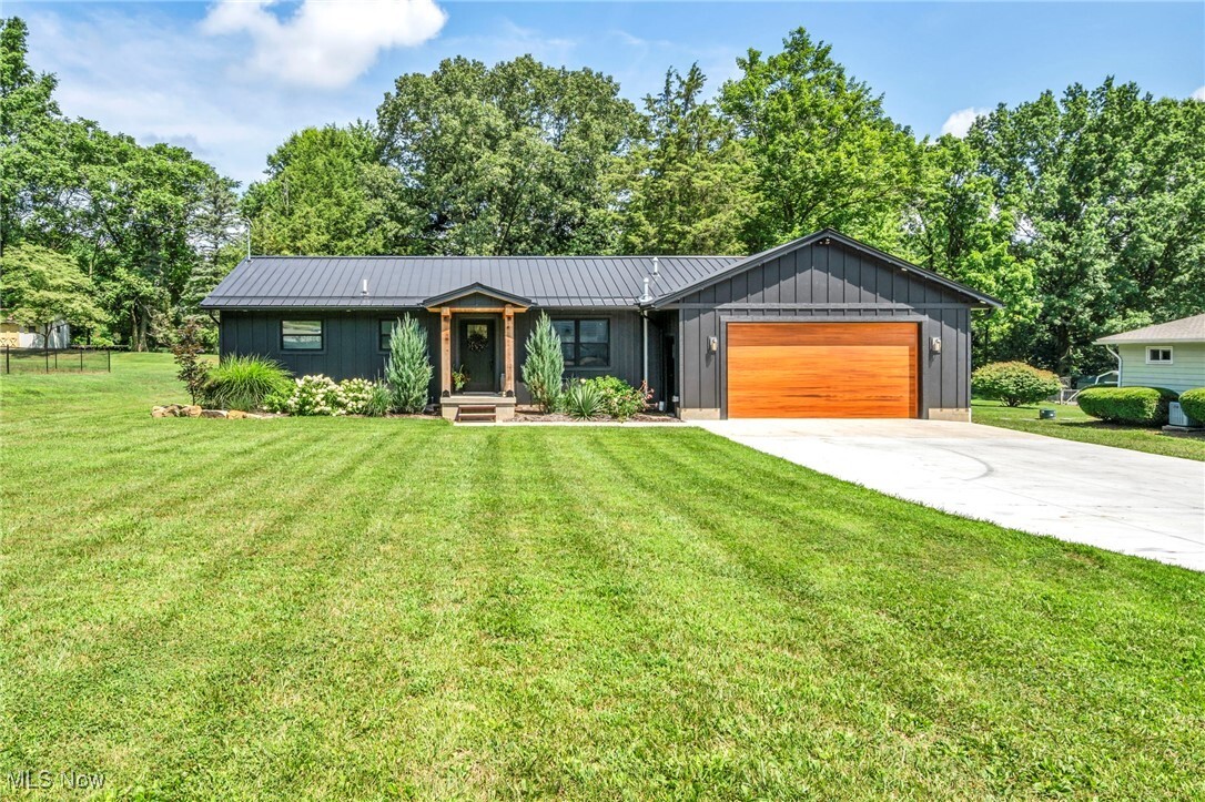 Property Photo:  653 Valley Crest Drive  OH 44319 