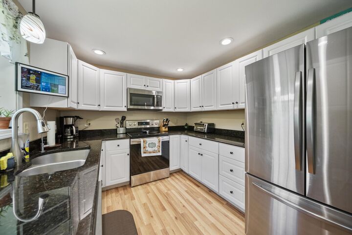 Property Photo:  16 Felch Lane  NH 03452 