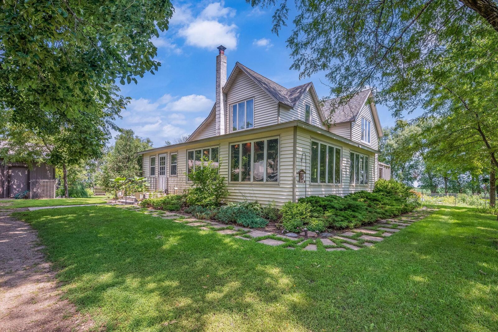 Property Photo: 45037 180th Street MN 56085