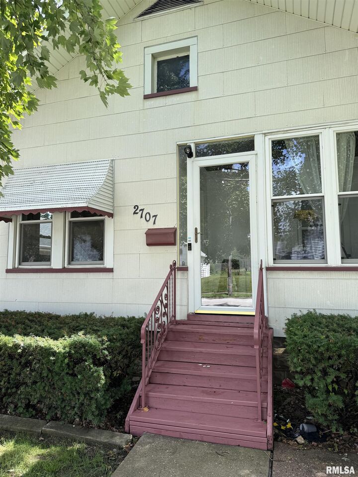 Property Photo:  2707 Bridge Avenue  IA 52803