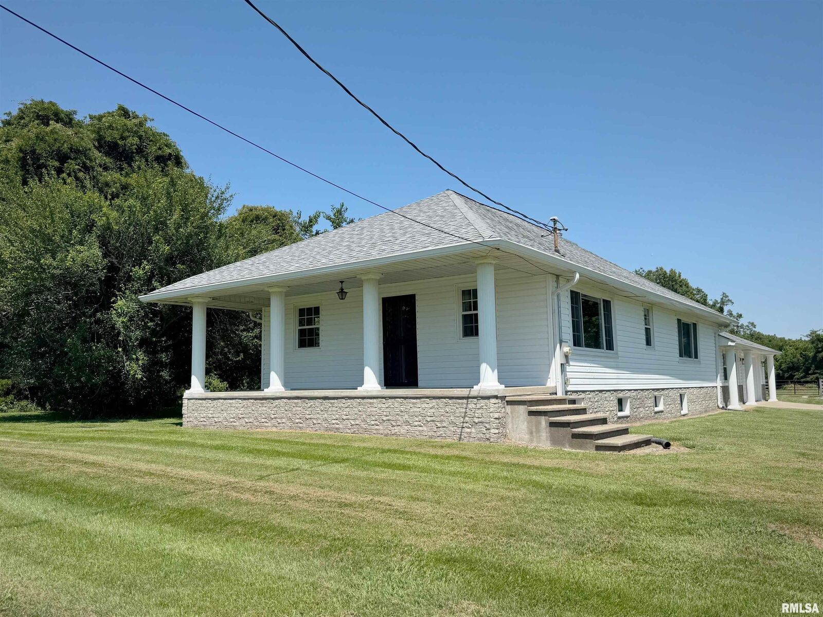 Property Photo: 16488 Route 37 IL 62951