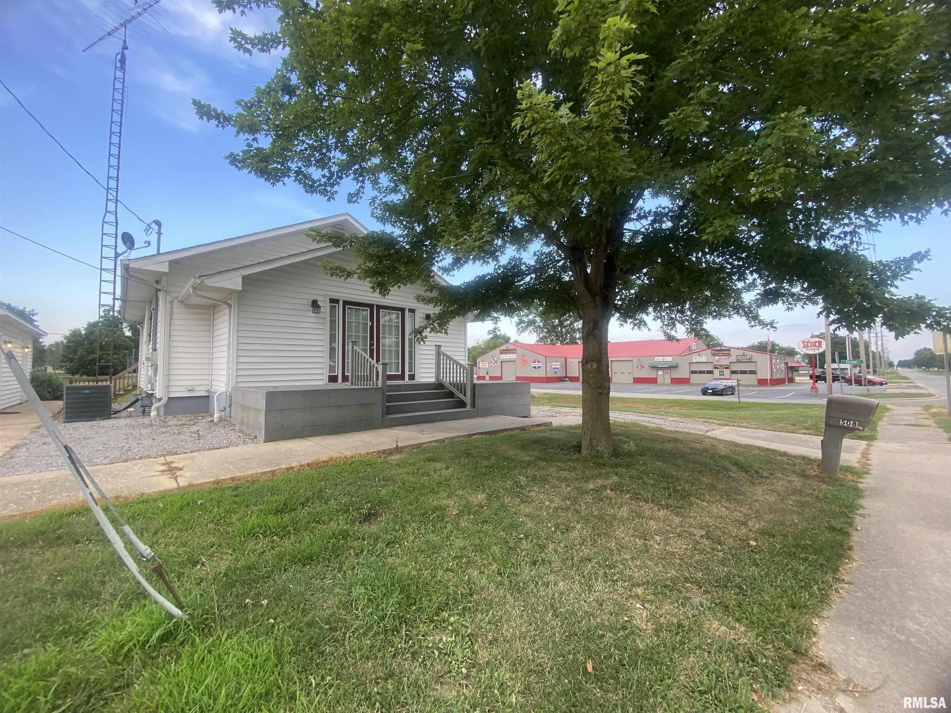 508 S Park Street  Sesser IL 62884 photo