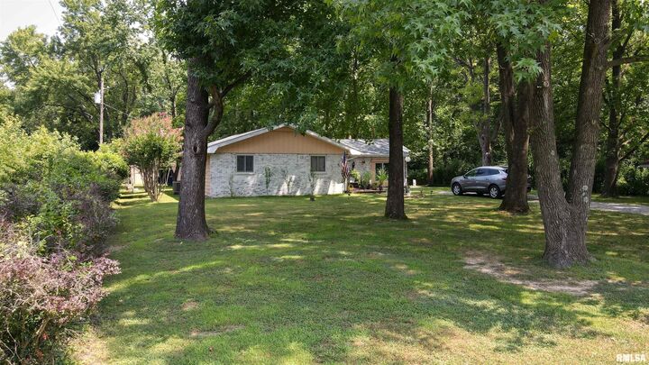 Property Photo:  909 North Road  IL 62896 