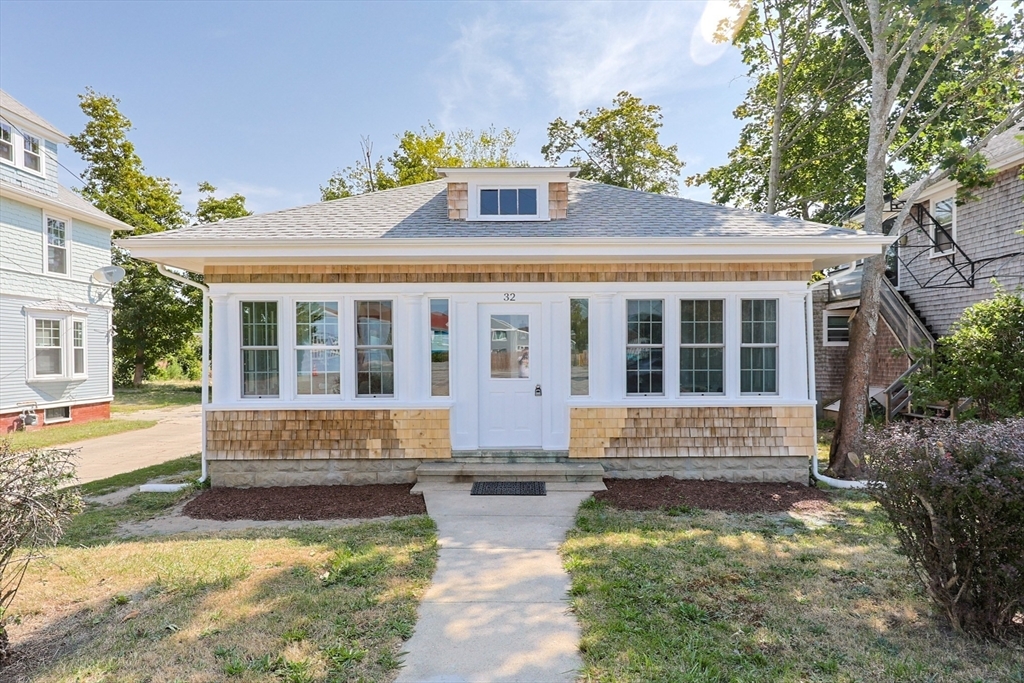 Property Photo:  32 Pearl Street  MA 02601 