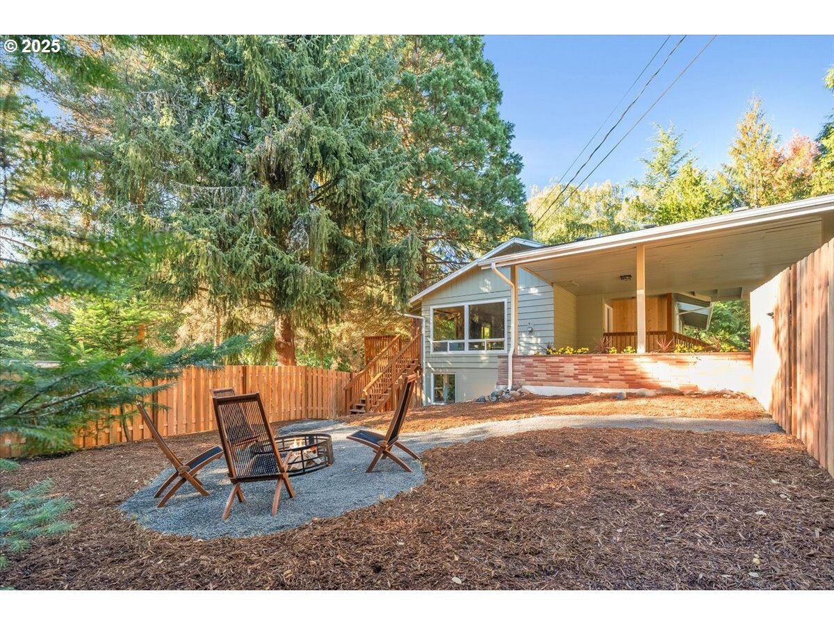 Property Photo:  4819 SW Hamilton St  OR 97221 