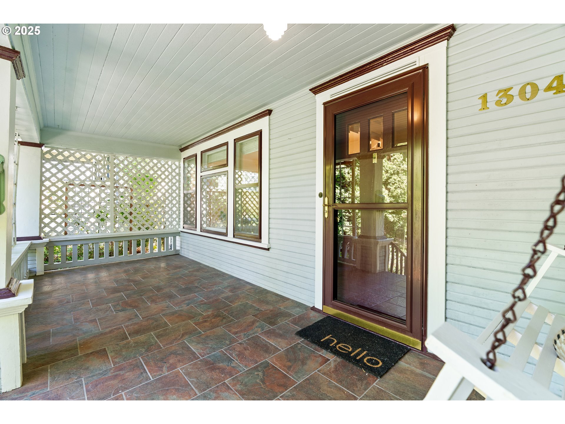 Property Photo: 1304 SE 51st Ave OR 97215