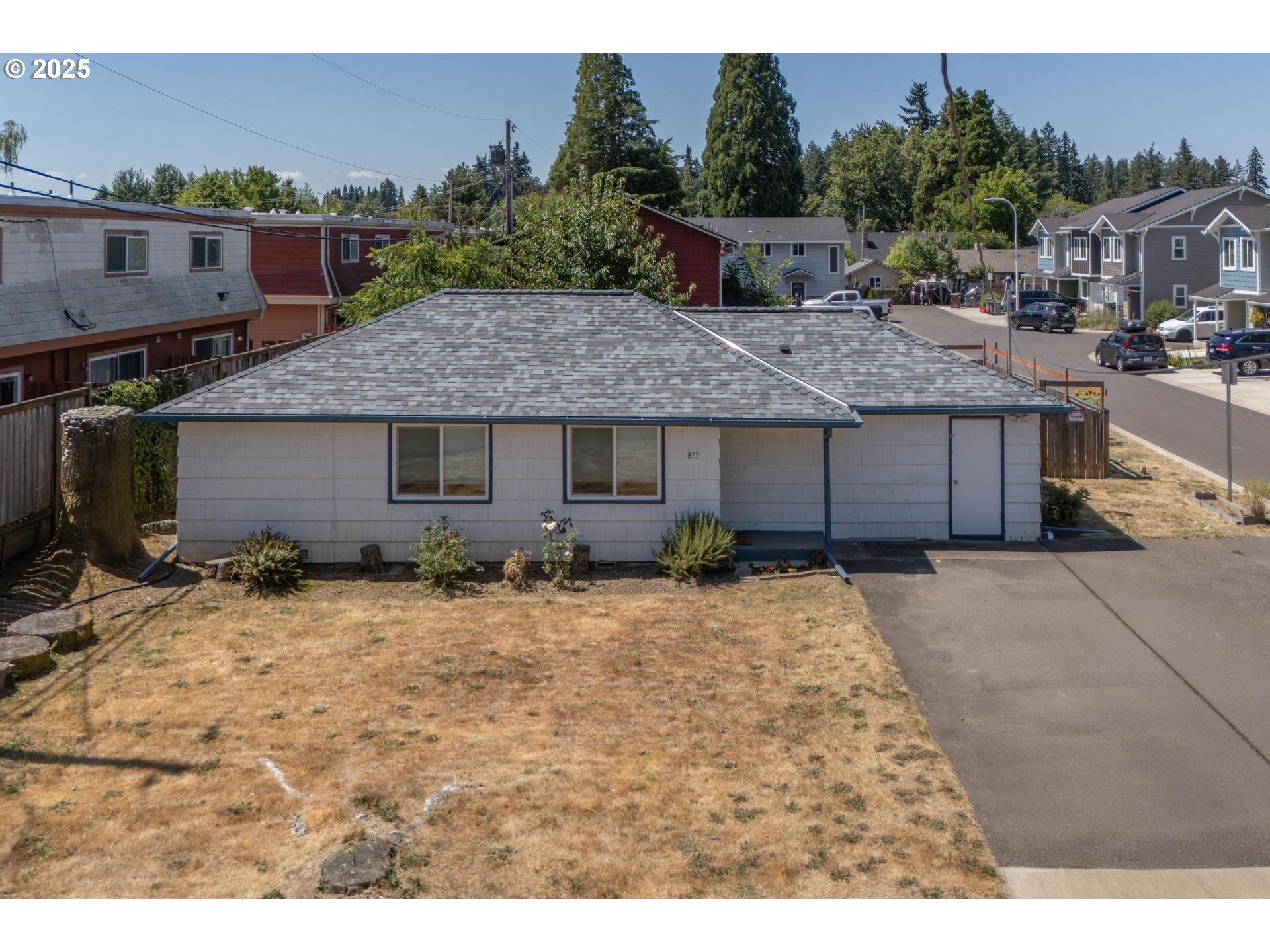 Property Photo: 875 SE 13th Ave OR 97123