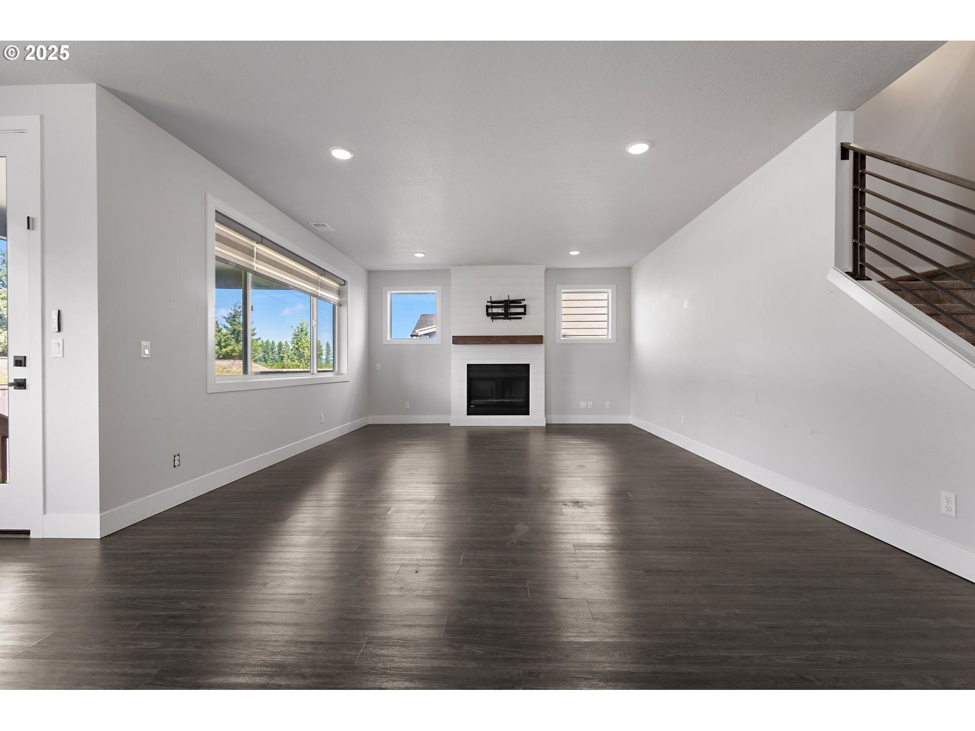 Property Photo: 3674 Tiana St OR 97116