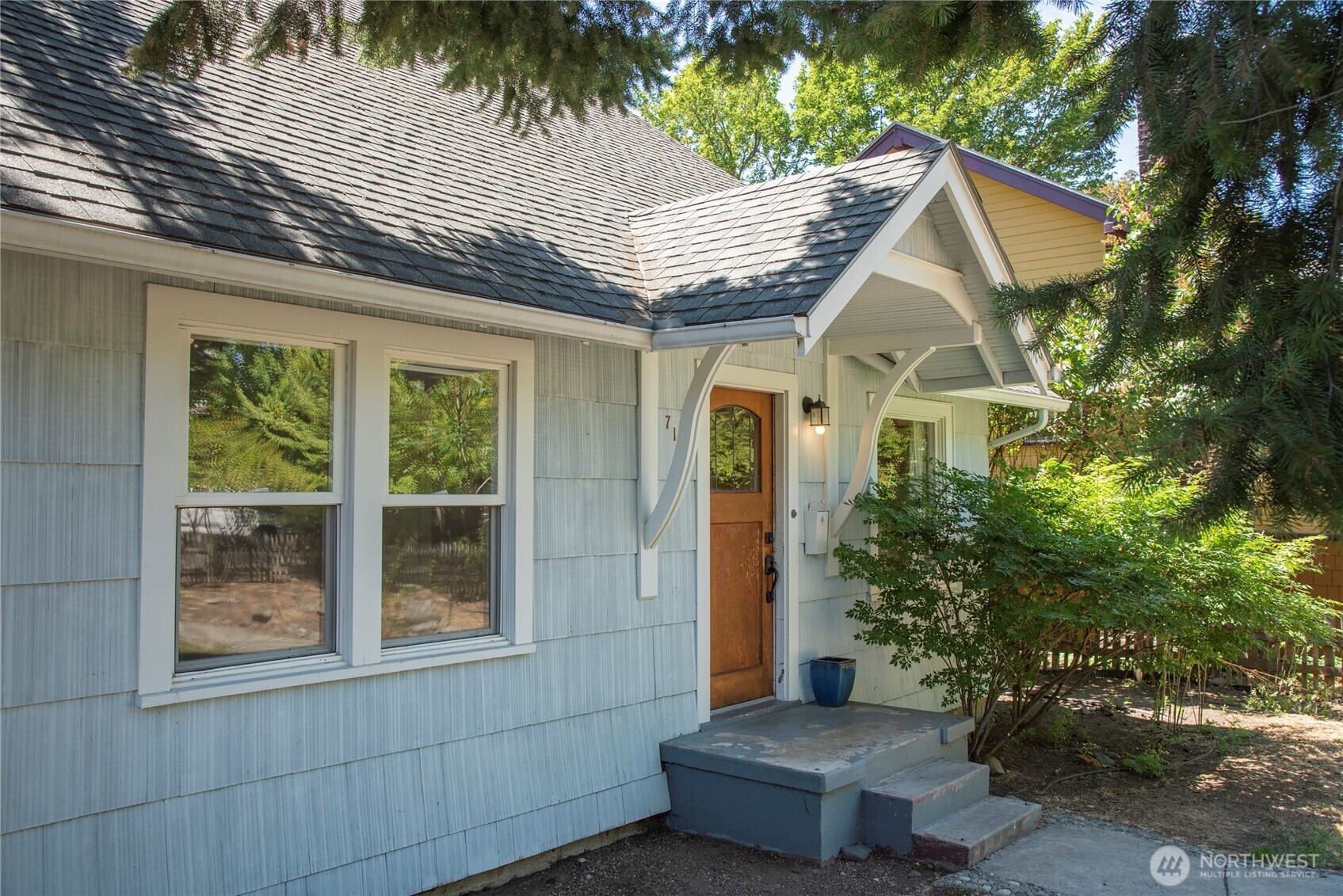 Property Photo: 714 E 2nd Avenue WA 98926