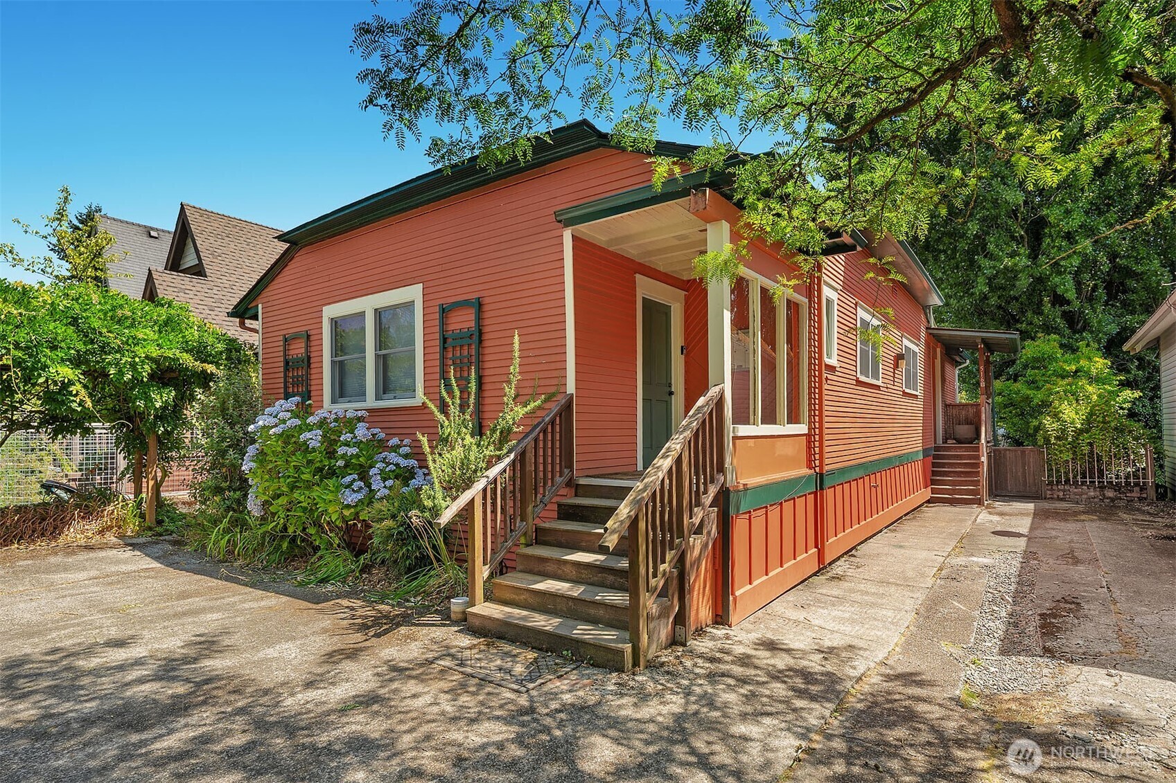 Property Photo: 516 23rd Avenue E WA 98112