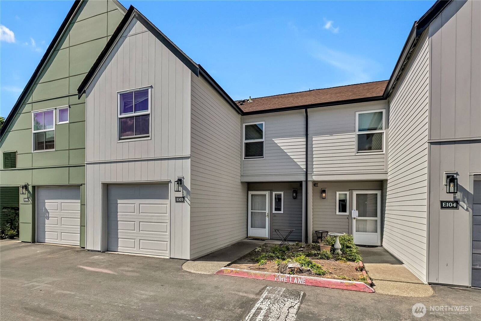 Property Photo: 6706 S 239th Place E103 WA 98032