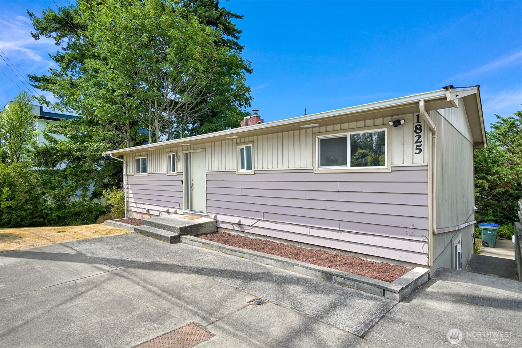 Property Photo:  1825 E Sunset Drive  WA 98226 