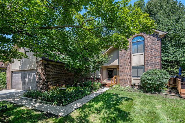 Property Photo:  7446 Pepper Creek  MI 48322 