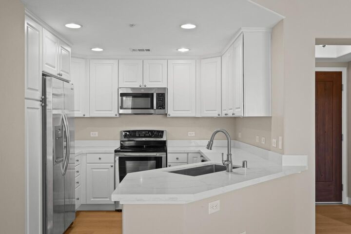 Property Photo: 809 Auzerais Avenue 429 CA 95126