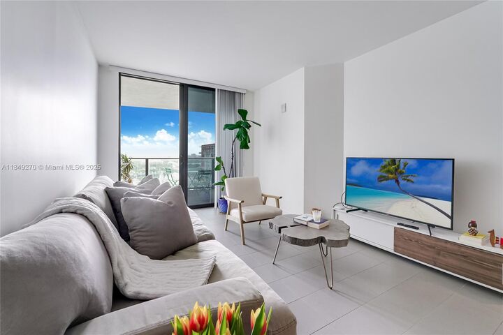 Property Photo:  1600 NE 1st Ave 1112  FL 33132 
