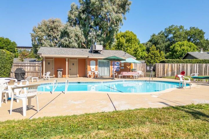 Property Photo: 1826 Del Mar Avenue CA 96003